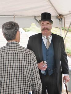 Description: <div class="source">Neal Cardin</div><div class="image-desc">President William Howard Taft, played by Dale Liikala, talks with a visitor Monday after the centennial celebration of the Abraham Lincoln Birthplace. Liikala read Taft's speech from the original dedication.</div><div class="buy-pic"><a href="http://www.lcni5.com/cgi-bin/c2newbuyphoto.cgi?pub=053&orig=1114memorial4.jpg" target="_new">Buy this photo</a></div>